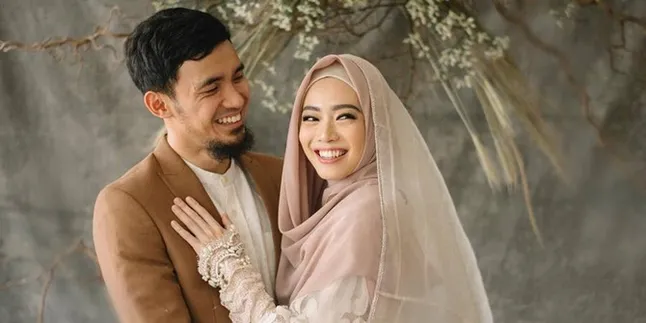 Resmi Jadi Suami Istri, Lindswell Kwok dan Achmad Hulaefi Pamerkan Buku Nikah