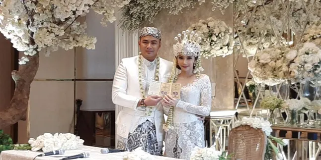 Resmi Menikah, Guntur Triyoga Ungkap Persiapan Pernikahan yang Hanya 3 Minggu! Resmi Menikah, Guntur Triyoga Ungkap Persiapan Pernikahan yang Hanya 3 Minggu!