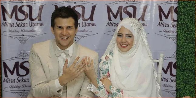 Resmi Menikah, Risty Tagor - Stuart Collin Tunda Punya Momongan Resmi Menikah, Risty Tagor - Stuart Collin Tunda Punya Momongan