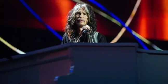 Resmi, Steven Tyler Pacari Wanita Yang 39 Tahun Lebih Muda Resmi, Steven Tyler Pacari Wanita Yang 39 Tahun Lebih Muda