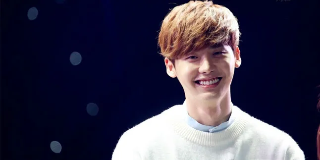 Reuni Bareng Teman Sekolah, Lee Jong Suk Tetap Paling Ganteng Reuni Bareng Teman Sekolah, Lee Jong Suk Tetap Paling Ganteng