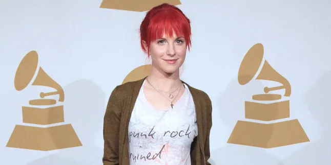 [Review] Kolaborasi Elegan Hayley Paramore Dengan DJ Zedd