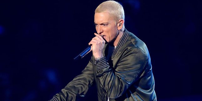 'REVIVAL' Bawa Eminem Menuju Puncak Billboard Artist 100!