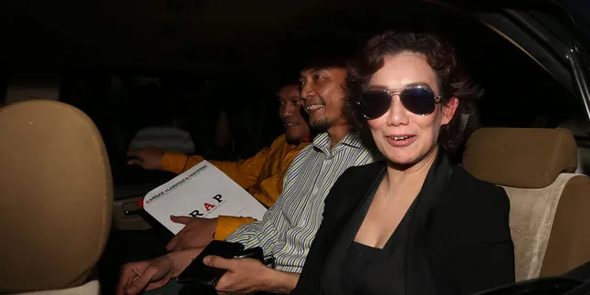 Reza Artamevia Mengelak Ditanya Soal Pesta Seks Gatot Brajamusti