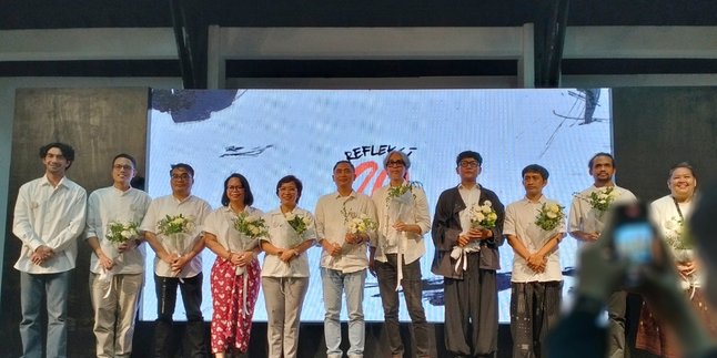 Reza Rahadian Kenang Masa 20 Tahun Berkarir Lewat 'Refleksi Dua Dasarasa': Dari Rilis Buku Hingga Debut Sutradara Film 'PANGKU' Reza Rahadian Kenang Masa 20 Tahun Berkarir Lewat 'Refleksi Dua Dasarasa': Dari Rilis Buku Hingga Debut Sutradara Film 'PANGKU'