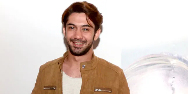 Reza Rahadian Mengaku Tak Sulit Bangun Chemistry di 'SYTD 2' Reza Rahadian Mengaku Tak Sulit Bangun Chemistry di 'SYTD 2'
