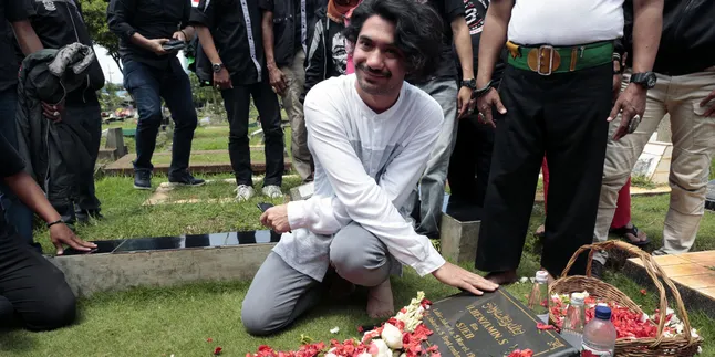 Reza Rahadian Perankan Benyamin Tuai Pro Kontra, Reaksi Keluarga Berbeda!