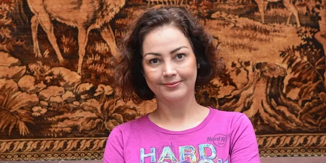 Rhoweina Umboh Ceritakan Ramadan Tanpa Suami Yang Telah Meninggal