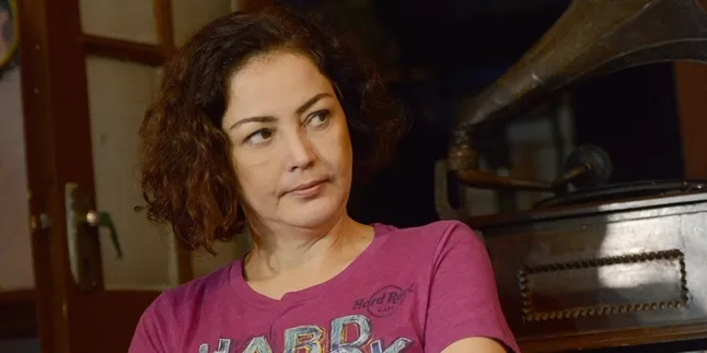 Rhoweina Umboh Jaga Silaturahmi Dengan Keluarga Almarhum Suami