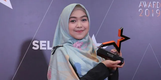 Ria Ricis Nyanyi di Fanfest Showcase Yogyakarta Ria Ricis Nyanyi di Fanfest Showcase Yogyakarta