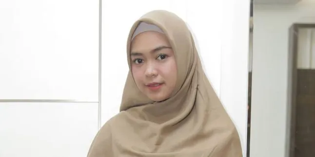 Ria Ricis Resmi Punya 16 Juta Subscribers, Bagi-Bagi iPhone