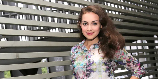 Rianti Cartwright Ingin Labrak SMS Mama Minta Pulsa