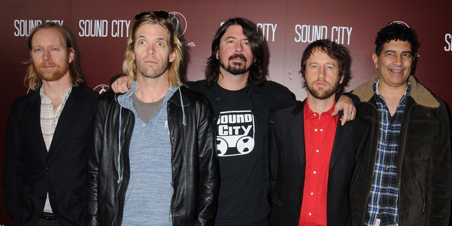 Ribuan Fans Akhiri Penantian 16 Tahun Undang Foo Fighters