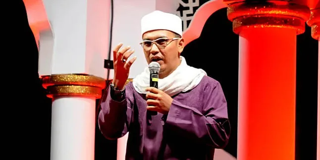 Ribuan Jamaah Padati Peringatan 40 Hari Wafatnya Uje Ribuan Jamaah Padati Peringatan 40 Hari Wafatnya Uje