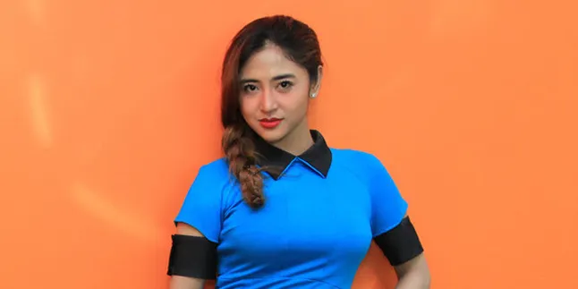 Ribut di Twitter, Dewi Perssik Ingin Cekik Fifie Buntaran