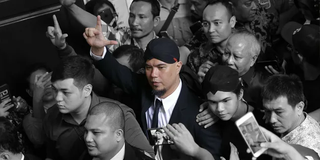 Ricuh! Ahmad Dhani Didorong & Dipaksa Masuk Mobil Tahanan Pasca Sidang