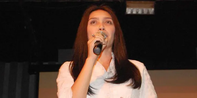 Rieke Dyah Pitaloka Nyanyikan Lagu Doel Sumbang