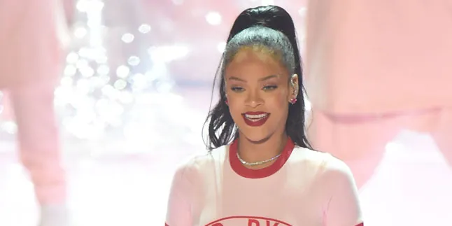 Rihanna: Bukan Salahku Kalau Semua Hubunganku Yang Gagal Rihanna: Bukan Salahku Kalau Semua Hubunganku Yang Gagal