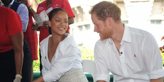 Rihanna Dikabarkan Hamil Anak Pangeran Harry, Benarkah? Rihanna Dikabarkan Hamil Anak Pangeran Harry, Benarkah?
