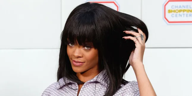 Rihanna Guncang Paris Dengan Poni Barunya