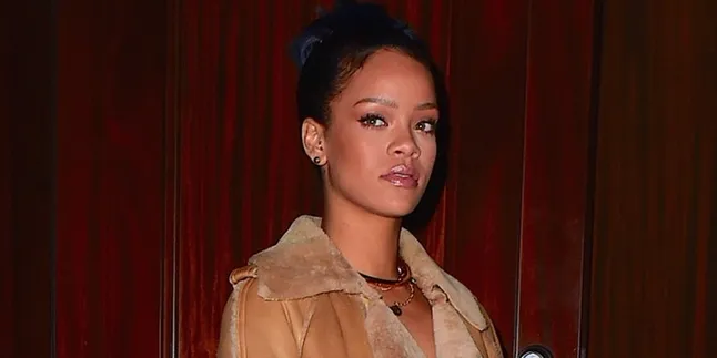 Rihanna Minta Hentikan Aksi Kekerasan Senjata Setelah Sepupu Tewas Tertembak Rihanna Minta Hentikan Aksi Kekerasan Senjata Setelah Sepupu Tewas Tertembak
