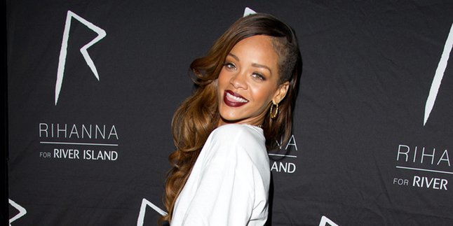 Rihanna Rilis R8 dan Single Dalam Waktu Dekat