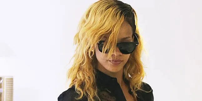 Rihanna Seharusnya Tidak Belanja Dengan Pakaian Ini