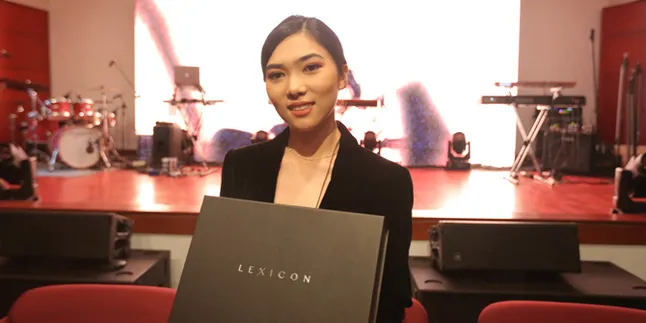Rilis Album Lexicon, Isyana Sarasvati Ibaratkan bak Kamus Tentang Dirinya Rilis Album Lexicon, Isyana Sarasvati Ibaratkan bak Kamus Tentang Dirinya