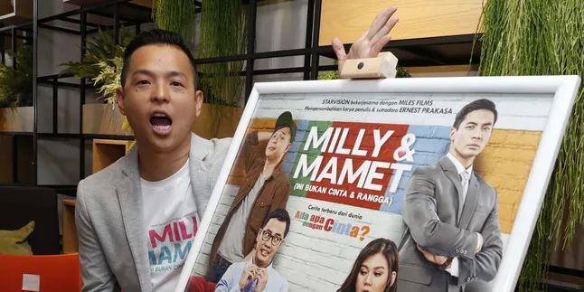Rilis Film Tiap Desember, Ernest Prakasa Akui Terlanjur Nyaman dengan Siklus Kerja