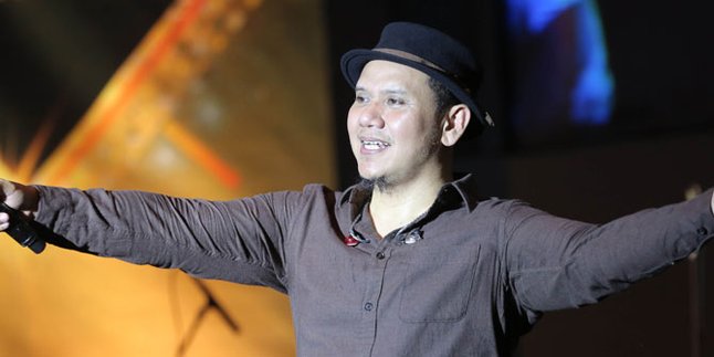 Rilis Lagu Baru, Padi Reborn Hibur Pengunjung Mall