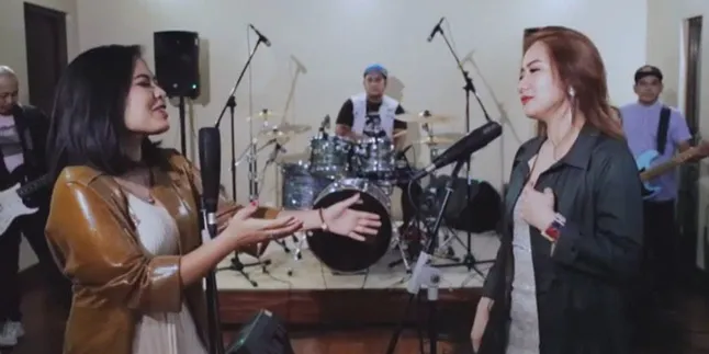 Rilis Single Baru Cerita Lisa, Penyanyi Cantik Liza Runtu Gandeng Seorang ASN