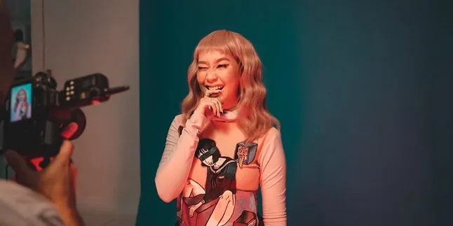 Rilis Single 'Hold On', Gloria Jessica Tulis Sendiri Liriknya Rilis Single 'Hold On', Gloria Jessica Tulis Sendiri Liriknya