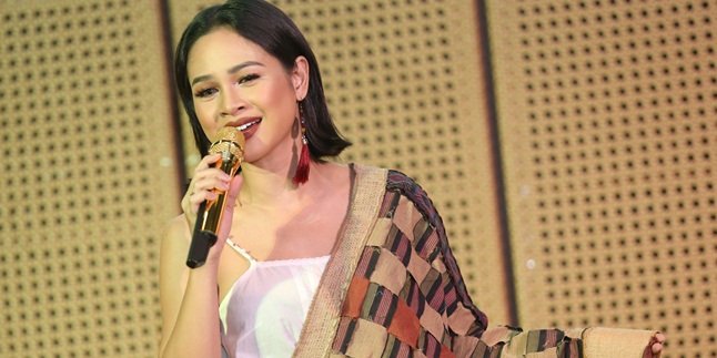 Rilis Video Klip Indahnya Dunia, Andien Ajak Puluhan Tuna Netra