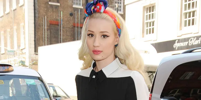 Rilis Video Terbaru, Iggy Azalea Menggila Bareng Rita Ora