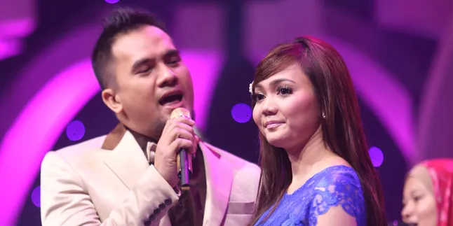 Rina Nose Belum Kesampaian Berangkatkan Orang Tua Haji