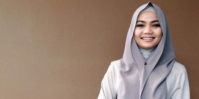 Rina Nose Lepas Hijab, Begini Gambaran Sosoknya di Mata Kembarannya