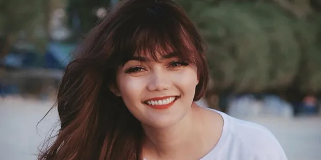 Rina Nose Tampil Baru Dengan Rambut Pendek, Makin Terlihat Fresh!