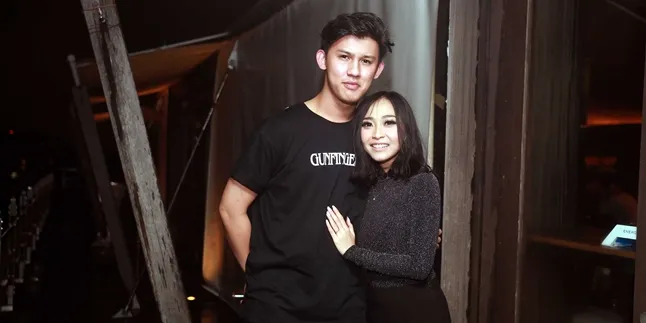 Rinni Wulandari Ungkap Alasan Lamaran Dilakukan Secara Tertutup Rinni Wulandari Ungkap Alasan Lamaran Dilakukan Secara Tertutup