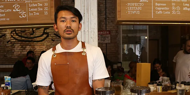 Rio Dewanto Ajak Kolaborasi Seniman di Kedai Kopinya