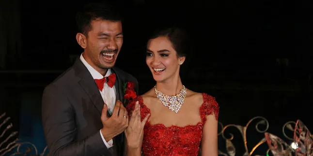 Rio Dewanto - Atiqah Hasiholan Berencana Bulan Madu Lagi