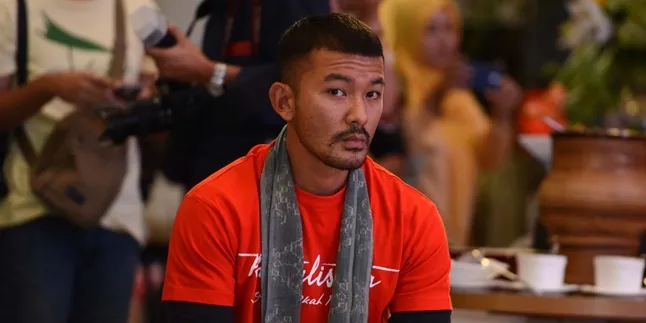 Rio Dewanto Ungkap Beda Tantangan Main Layar Lebar dan Teater Rio Dewanto Ungkap Beda Tantangan Main Layar Lebar dan Teater