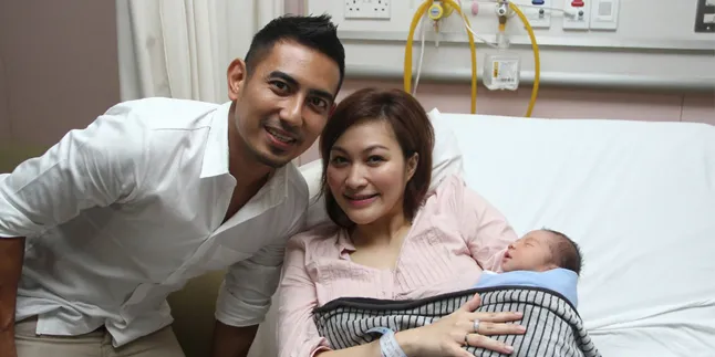 Rio Febrian - Sabria Ajari Anak Pertama Tak Cemburui Adik