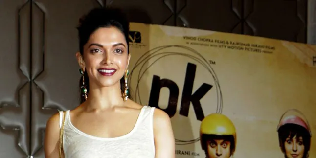 Ripped Jeans Sobek Terlalu Lebar, Deepika Padukone Gagal Keren Ripped Jeans Sobek Terlalu Lebar, Deepika Padukone Gagal Keren