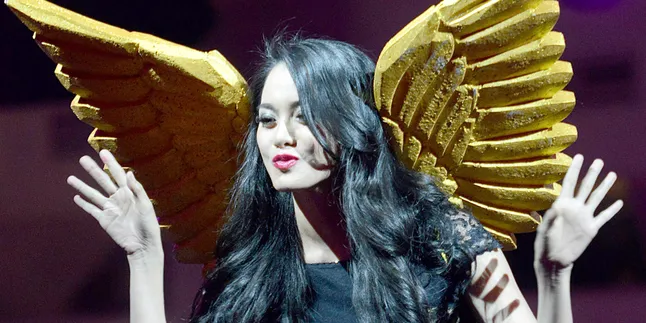 Ririn Ekawati Bertemu Sahabat di Indonesia Fashion Week Ririn Ekawati Bertemu Sahabat di Indonesia Fashion Week