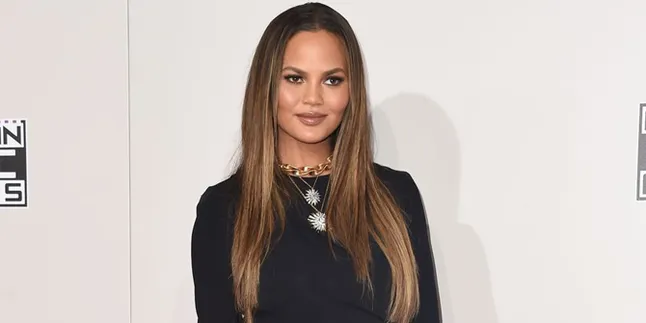 Risih Lihat Berita Soal Ayah Meghan Markle, Ini Komentar Chrissy Teigen Risih Lihat Berita Soal Ayah Meghan Markle, Ini Komentar Chrissy Teigen