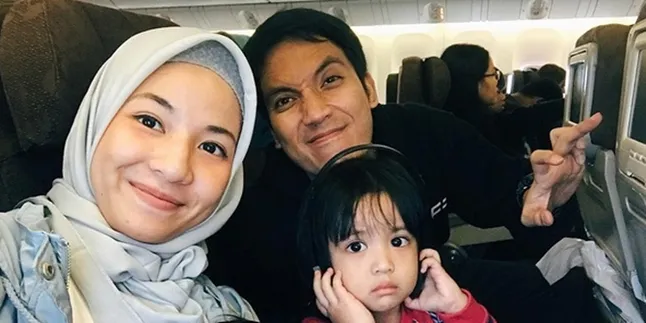 Risih Pamer Kemesraan, Desta dan Natasha Rizky Berfoto Sesuaikan Moment Risih Pamer Kemesraan, Desta dan Natasha Rizky Berfoto Sesuaikan Moment