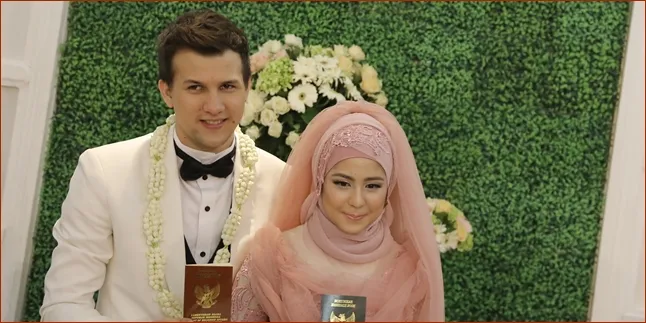 Risty Tagor - Stuart Collin Bangun Rumah Tangga Bernafaskan Islam Risty Tagor - Stuart Collin Bangun Rumah Tangga Bernafaskan Islam