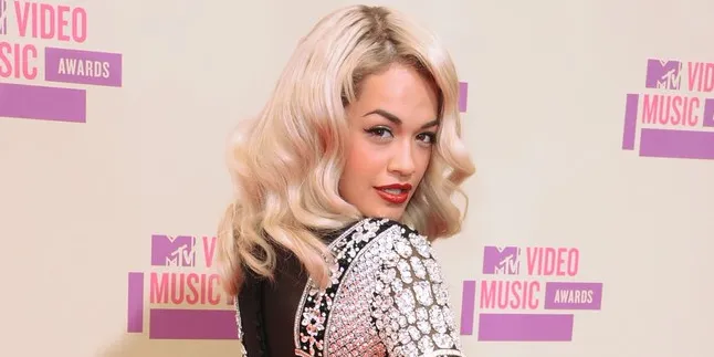 Rita Ora Ejek Korban Bom Boston Marathon?