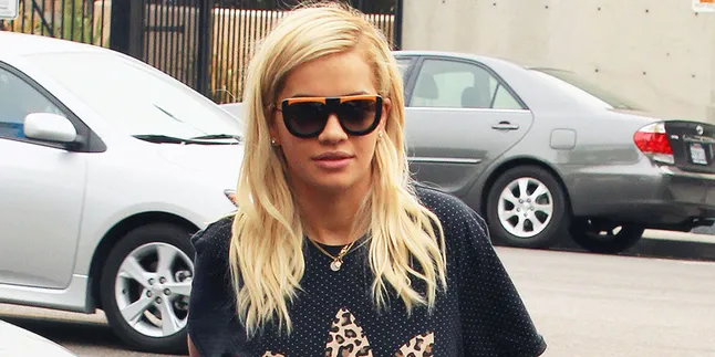 Rita Ora Tak Sadar Telah 'Didepak' Calvin Harris