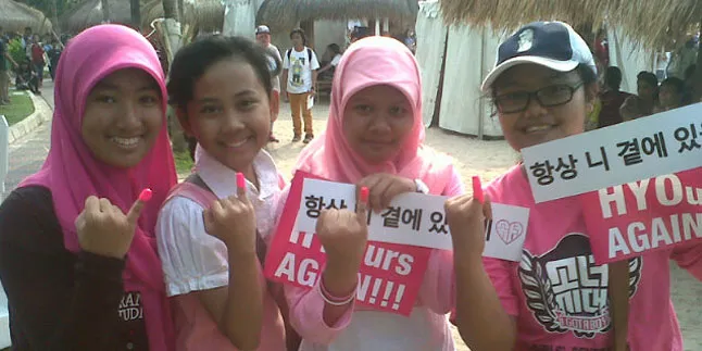 Ritual Unik, SONE Lumuri Kelingking Dengan Cat Pink ke Konser Girls Generation